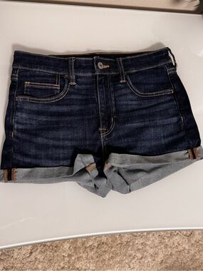 American Eagle Outfitters Dark Indigo Rolled Cuff Denim Shorts (sz. 6)